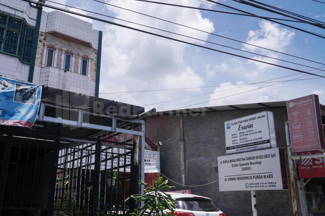 Edbert Guesthouse Near Lotte Grosir Medan Redpartner Exterior photo